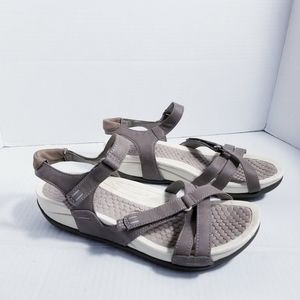 BARETRAPS VELCRO STRAPPED SANDALS SIZE 8